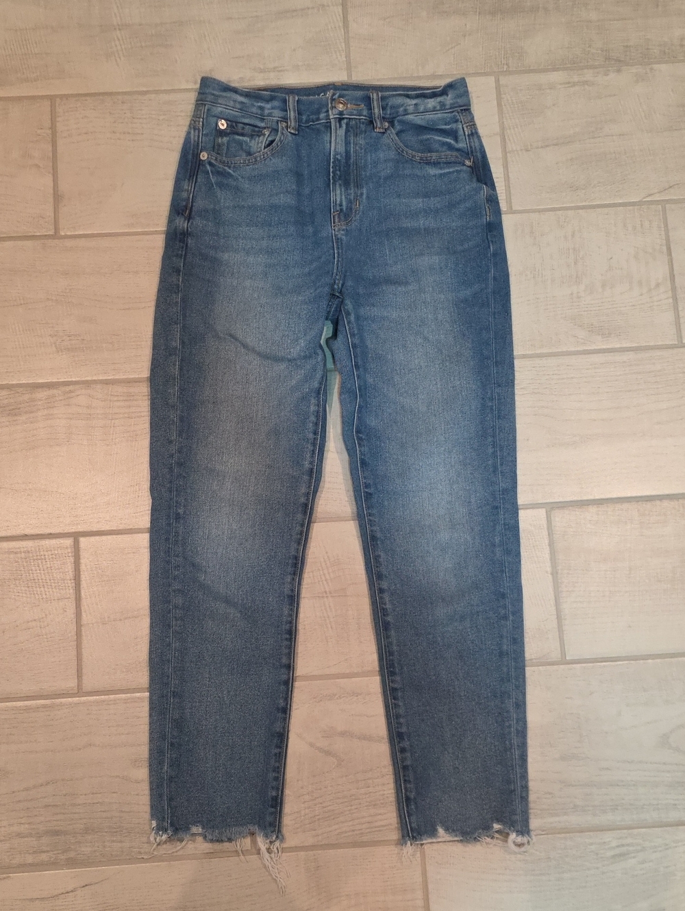 American Eagle Mom Jeans Raw Hem Women's Size 2
